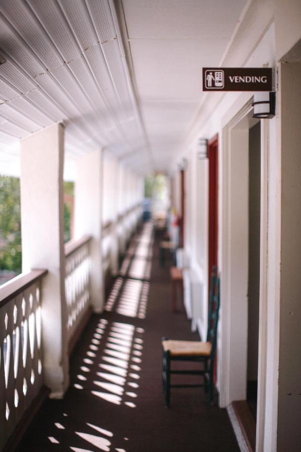Riverbend Motel & Cabins Хелен Экстерьер фото