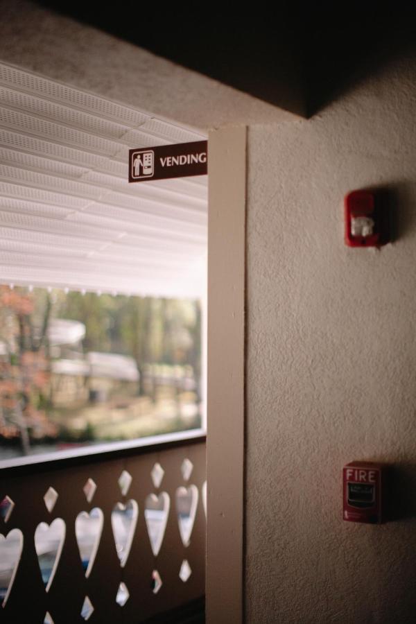 Riverbend Motel & Cabins Хелен Экстерьер фото