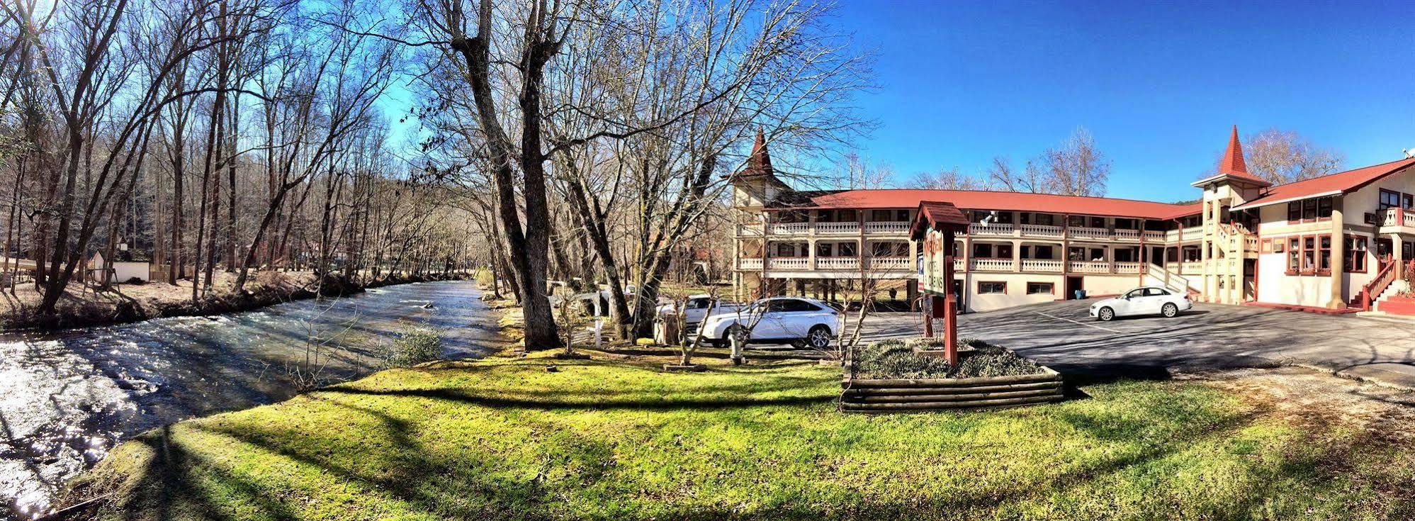 Riverbend Motel & Cabins Хелен Экстерьер фото